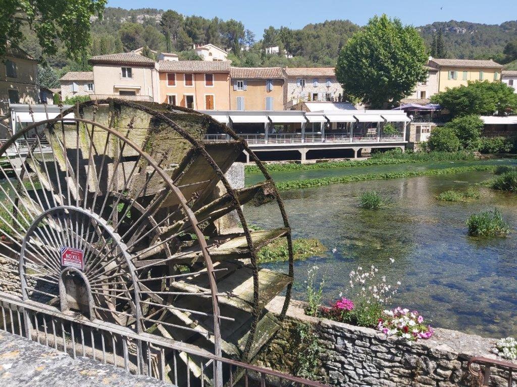 Gite Dans Les Pins Avec Piscine Villa Мазан Екстериор снимка