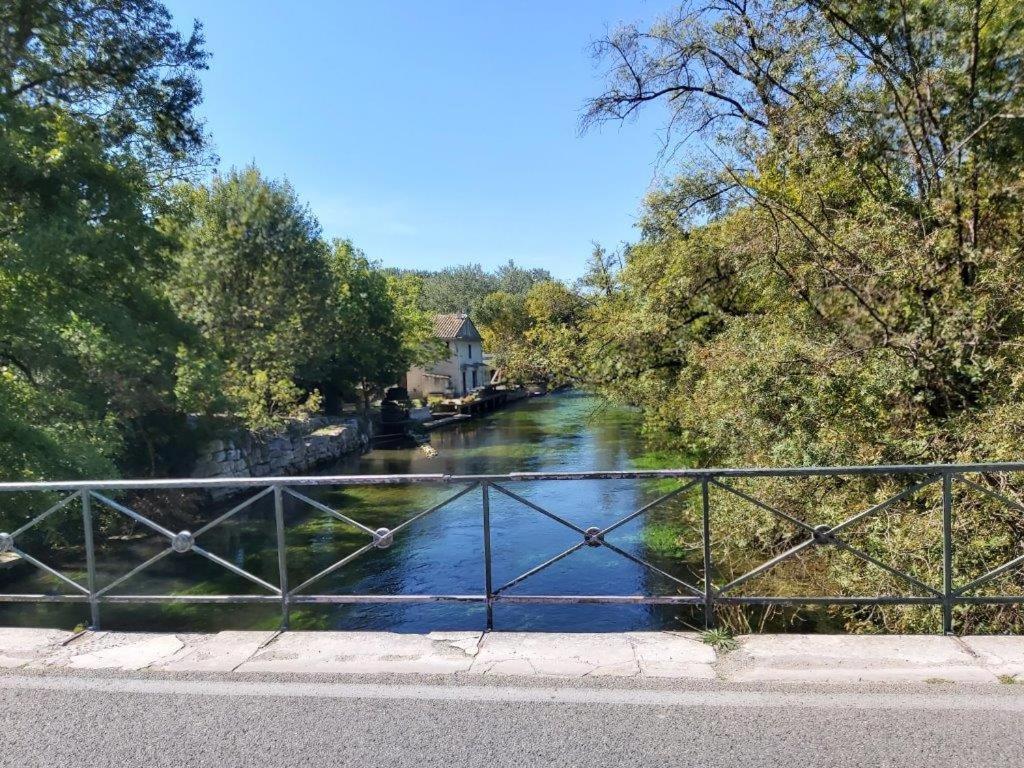 Gite Dans Les Pins Avec Piscine Villa Мазан Екстериор снимка