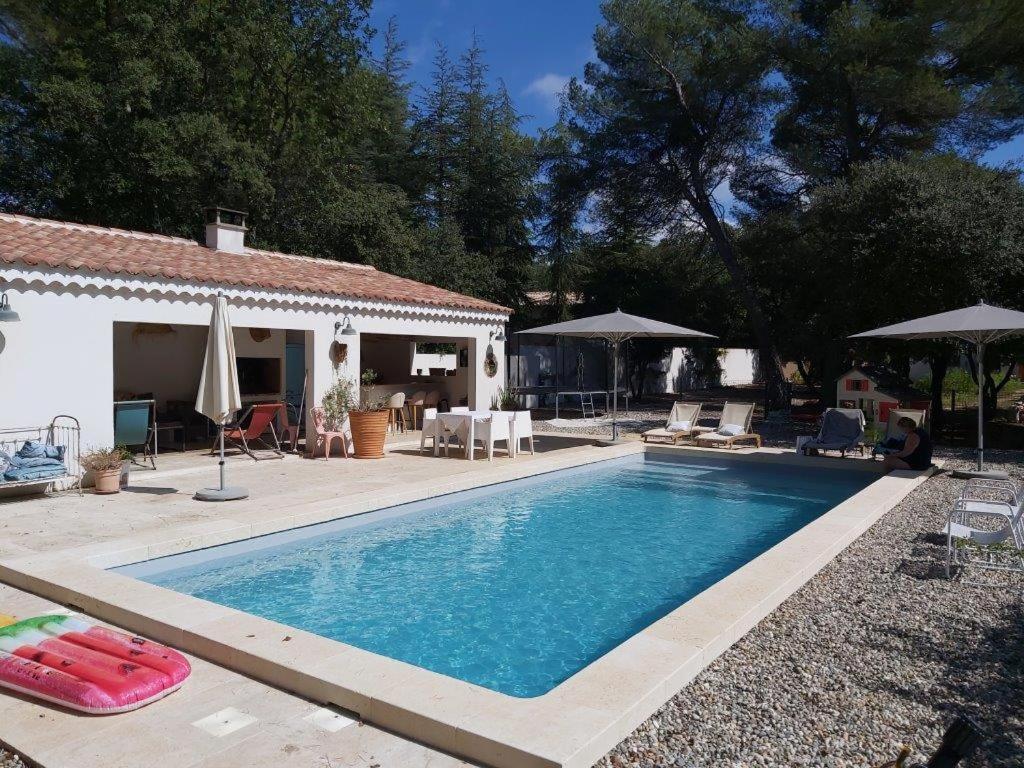 Gite Dans Les Pins Avec Piscine Villa Мазан Екстериор снимка