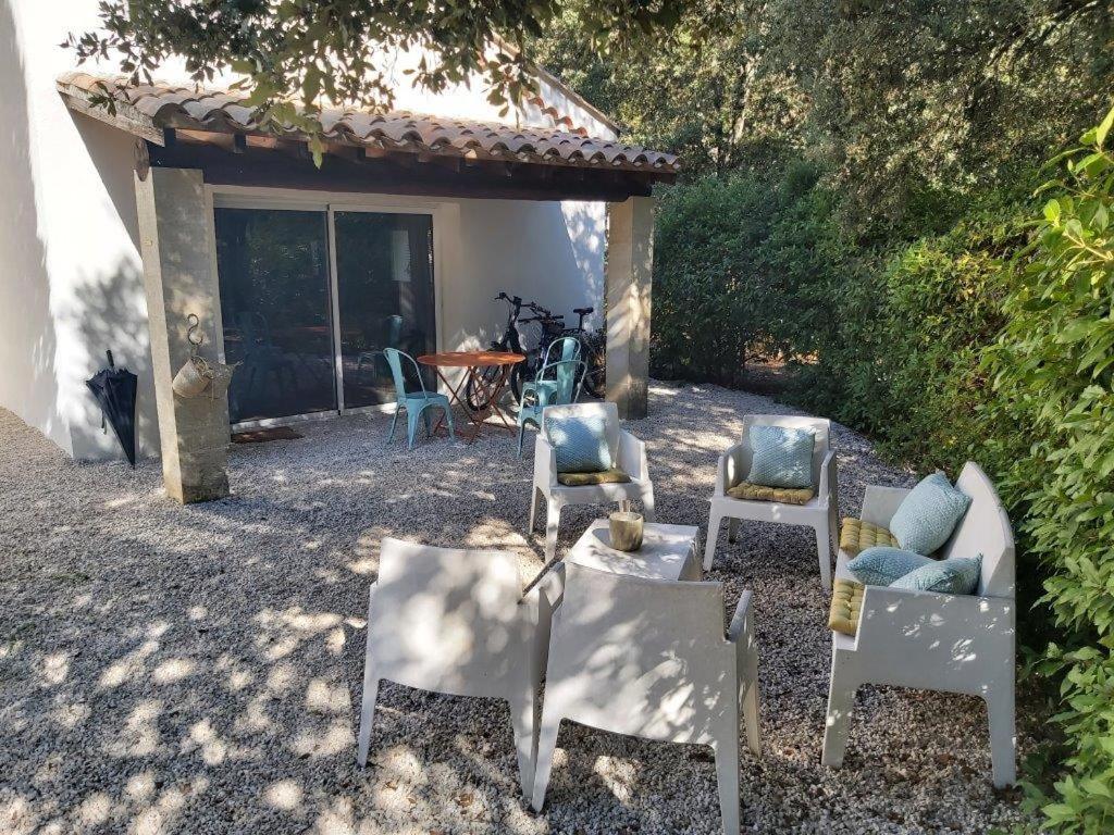 Gite Dans Les Pins Avec Piscine Villa Мазан Екстериор снимка